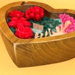 A Small Heart Rose Garden Wooden Candle - Image 2