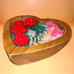 A Small Heart Rose Garden Wooden Candle - Image 3
