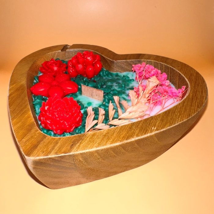 A Small Heart Rose Garden Wooden Candle - Image 3