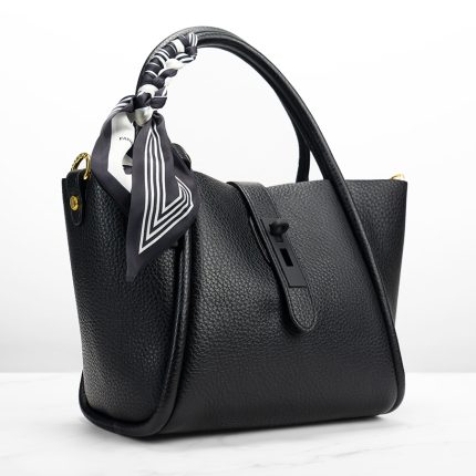 Casual Tote Women's Handbag Black Color in Leather