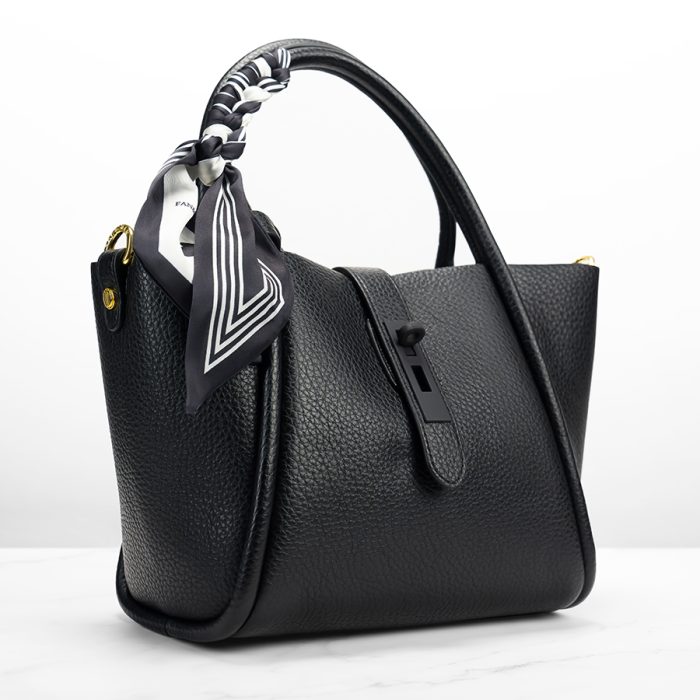 Casual Tote Women's Handbag Black Color in Leather - Image 1