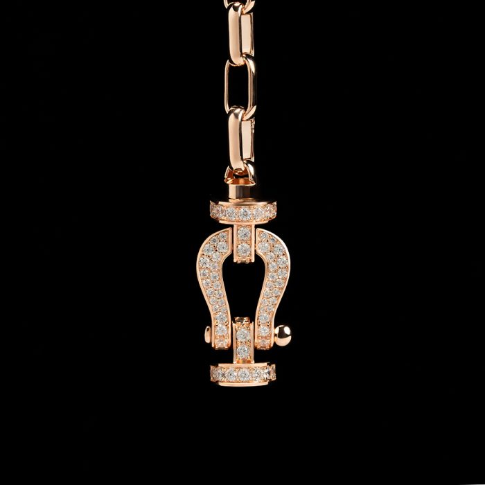 Elegant Chain Bracelet Horseshoe Lock Plated in18K Gold - Image 3