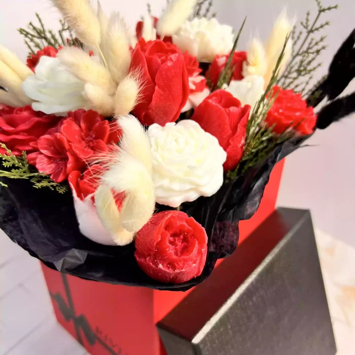 Love Red Flowers Candle Box - Image 3