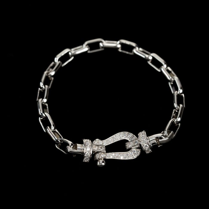 Stylish Horseshoe Lock Women's Bracelet Radium Plated - Image 3