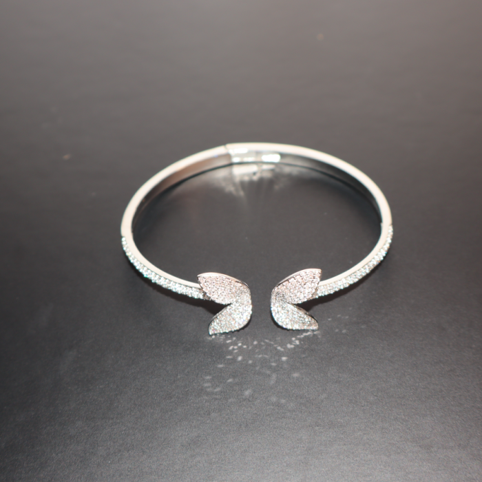 Elegant Butterfly-Inspired Jewelry Set - Image 2